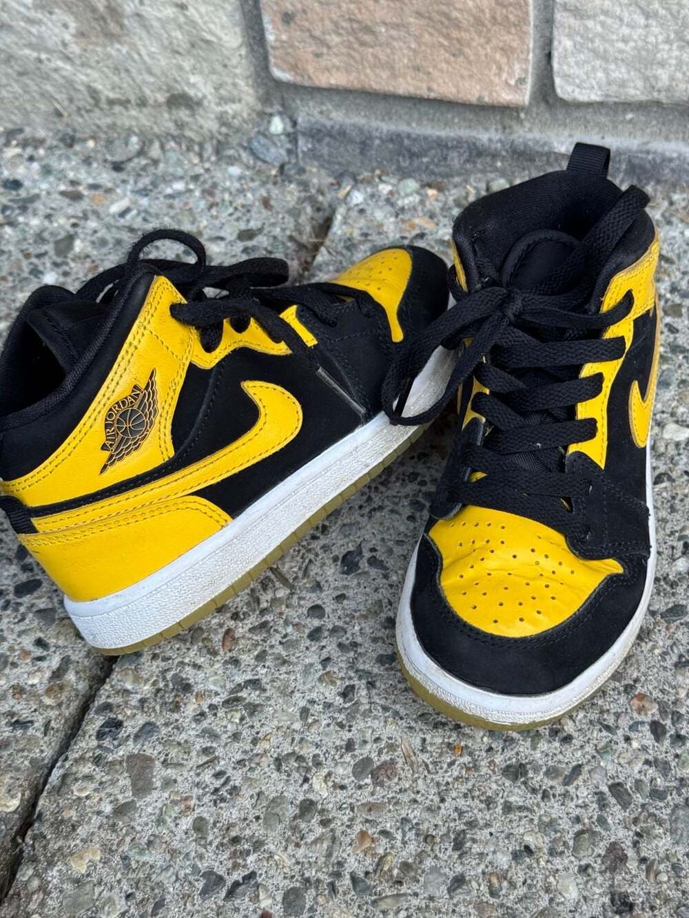 Nike Air Jordan 1 Mid SE GS 'New Love' (2025)